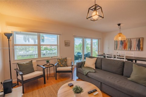 Condo in Hallandale Beach, Florida, 2 bedrooms  № 1864332 - photo 12