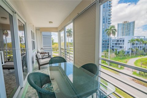 Condo in Hallandale Beach, Florida, 2 bedrooms  № 1864332 - photo 6