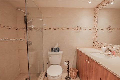 Condo in Hallandale Beach, Florida, 2 bedrooms  № 1864332 - photo 28
