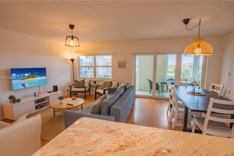 Condo in Hallandale Beach, Florida, 2 bedrooms  № 1864332 - photo 14