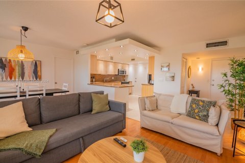 Condo in Hallandale Beach, Florida, 2 bedrooms  № 1864332 - photo 10