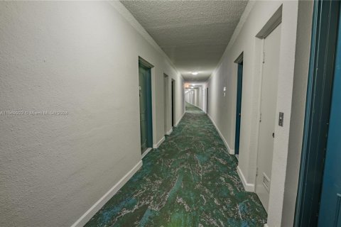 Condo in Hallandale Beach, Florida, 2 bedrooms  № 1864332 - photo 23