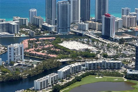 Condo in Hallandale Beach, Florida, 2 bedrooms  № 1864332 - photo 3