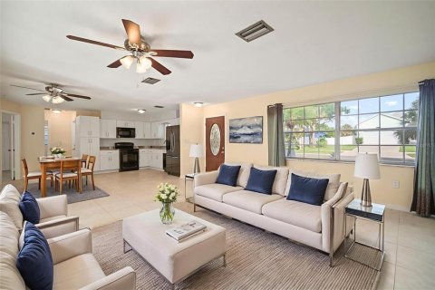 Villa ou maison à vendre à Apollo Beach, Floride: 3 chambres, 117.52 m2 № 1835611 - photo 8