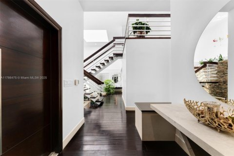 Villa ou maison à vendre à Miami, Floride: 7 chambres, 557.41 m2 № 1644990 - photo 3