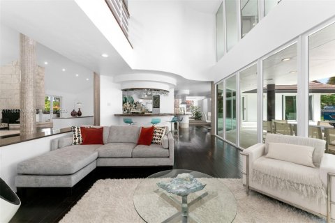 Villa ou maison à vendre à Miami, Floride: 7 chambres, 557.41 m2 № 1644990 - photo 7