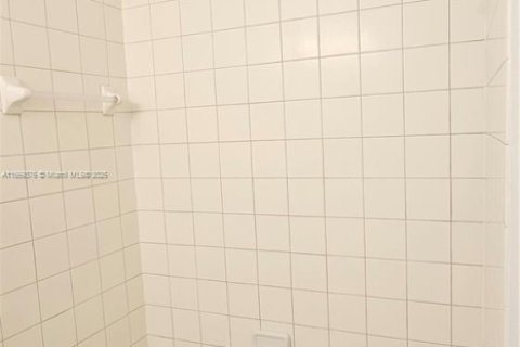Adosado en venta en Riviera Beach, Florida, 2 dormitorios, 113.99 m2 № 1711515 - foto 19