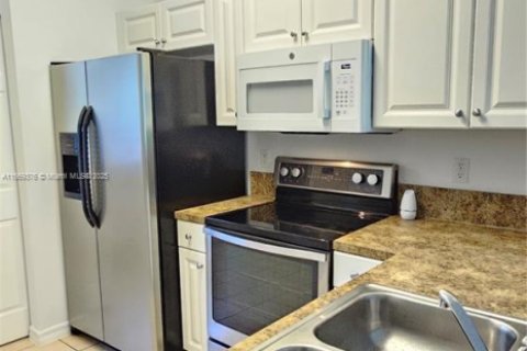 Townhouse in Riviera Beach, Florida 2 bedrooms, 113.99 sq.m. № 1711515 - photo 22