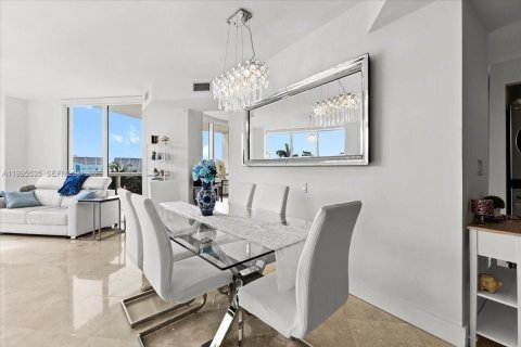 Condominio en venta en Sunny Isles Beach, Florida, 2 dormitorios, 119.75 m2 № 2063780 - foto 3