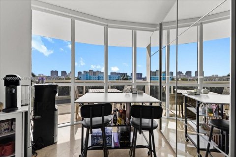 Condominio en venta en Sunny Isles Beach, Florida, 2 dormitorios, 119.75 m2 № 2063780 - foto 9