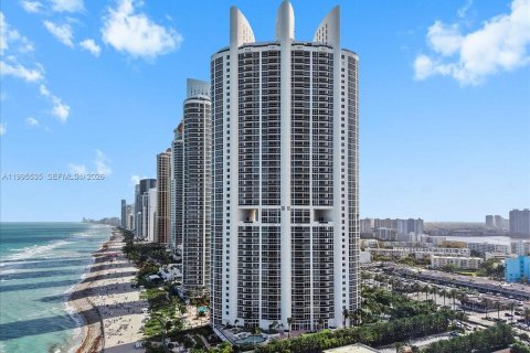 Condominio en Sunny Isles Beach, Florida, 2 dormitorios  № 2063780