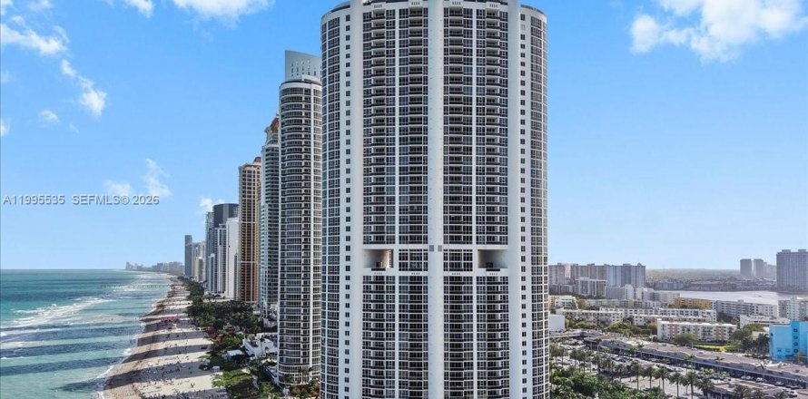 Condominio en Sunny Isles Beach, Florida, 2 dormitorios  № 2063780