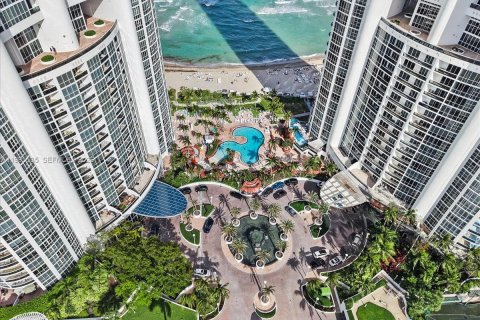 Condominio en venta en Sunny Isles Beach, Florida, 2 dormitorios, 119.75 m2 № 2063780 - foto 23
