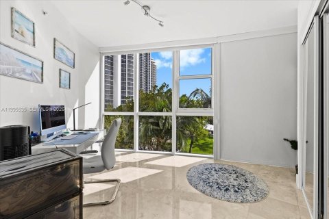 Condominio en venta en Sunny Isles Beach, Florida, 2 dormitorios, 119.75 m2 № 2063780 - foto 17