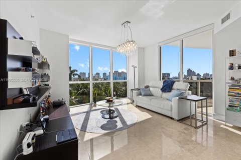 Condominio en venta en Sunny Isles Beach, Florida, 2 dormitorios, 119.75 m2 № 2063780 - foto 11