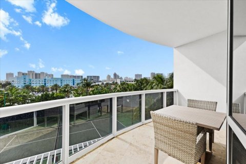 Condominio en venta en Sunny Isles Beach, Florida, 2 dormitorios, 119.75 m2 № 2063780 - foto 12