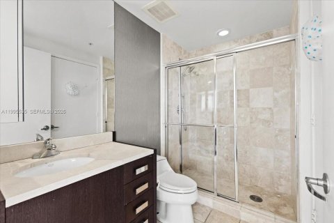Condominio en venta en Sunny Isles Beach, Florida, 2 dormitorios, 119.75 m2 № 2063780 - foto 18