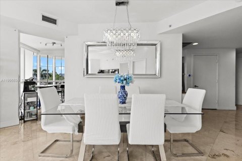 Condominio en venta en Sunny Isles Beach, Florida, 2 dormitorios, 119.75 m2 № 2063780 - foto 4
