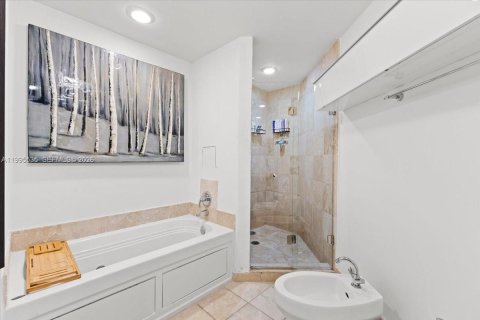 Condominio en venta en Sunny Isles Beach, Florida, 2 dormitorios, 119.75 m2 № 2063780 - foto 15