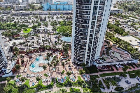 Condominio en venta en Sunny Isles Beach, Florida, 2 dormitorios, 119.75 m2 № 2063780 - foto 24