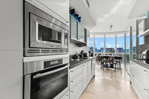 Condominio en venta en Sunny Isles Beach, Florida, 2 dormitorios, 119.75 m2 № 2063780 - foto 5