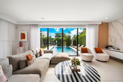 Купить виллу или дом в Майами-Бич, Флорида 5 спален, 399.02м2, № 1973160 - фото 17