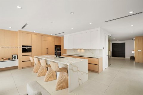 Купить виллу или дом в Майами-Бич, Флорида 5 спален, 399.02м2, № 1973160 - фото 13