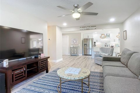 Casa en alquiler en New Smyrna Beach, Florida, 3 dormitorios, 142.6 m2 № 1904469 - foto 4