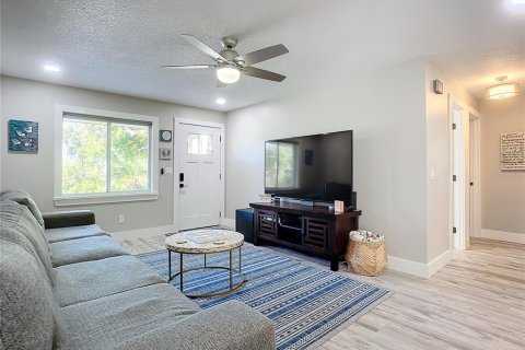 Casa en alquiler en New Smyrna Beach, Florida, 3 dormitorios, 142.6 m2 № 1904469 - foto 6