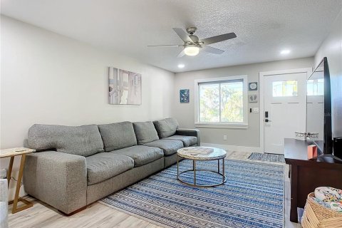 Casa en alquiler en New Smyrna Beach, Florida, 3 dormitorios, 142.6 m2 № 1904469 - foto 5
