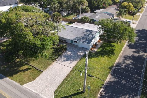 Casa en alquiler en New Smyrna Beach, Florida, 3 dormitorios, 142.6 m2 № 1904469 - foto 1