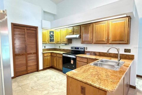 Villa ou maison à louer à Lake Mary, Floride: 4 chambres, 280.66 m2 № 2414927 - photo 16