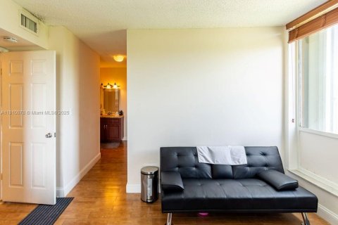 Купить кондоминиум в Майами, Флорида 3 спальни, 141.21м2, № 2015747 - фото 30