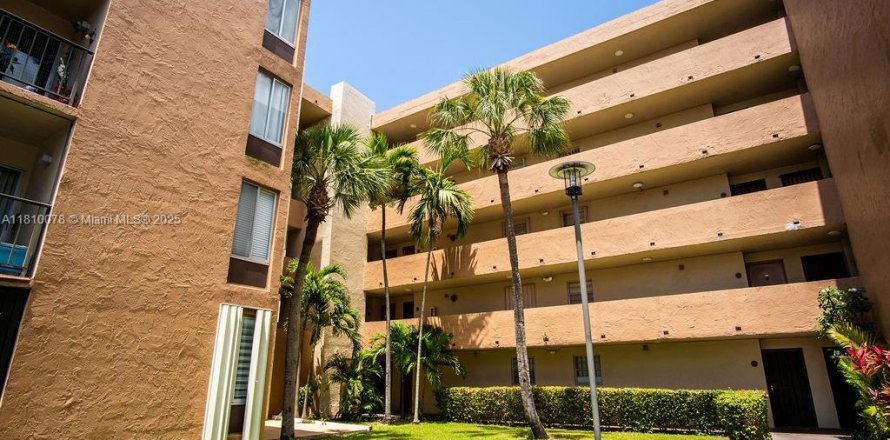 Кондоминиум с 3 спальнями в Майами, Флорида № 2015747