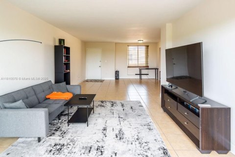 Купить кондоминиум в Майами, Флорида 3 спальни, 141.21м2, № 2015747 - фото 25