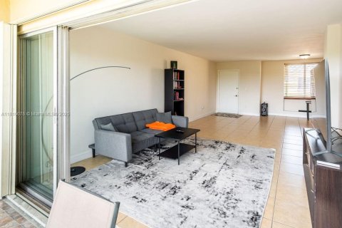 Купить кондоминиум в Майами, Флорида 3 спальни, 141.21м2, № 2015747 - фото 24