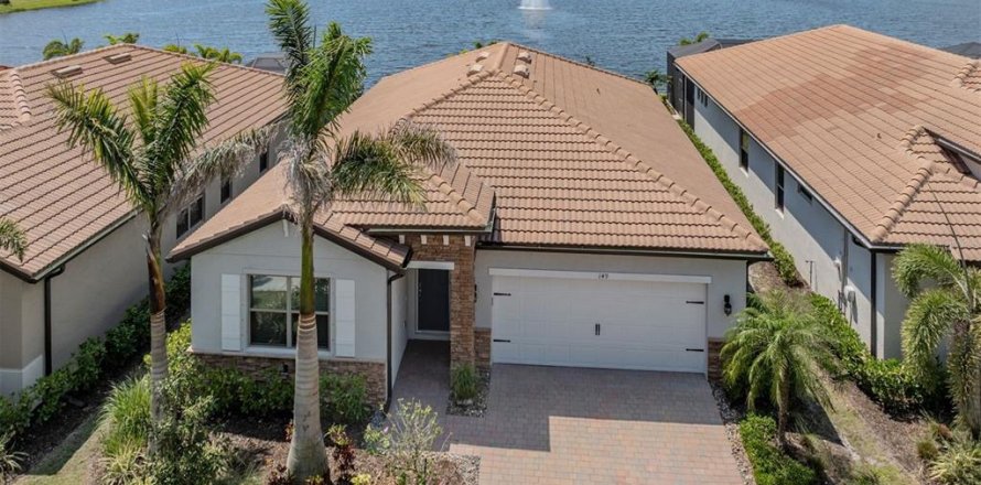House in Nokomis, Florida 3 bedrooms, 166.85 sq.m. № 1631617