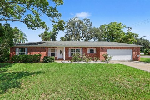 Casa en Brandon, Florida 3 dormitorios, 145.67 m2 № 2361196