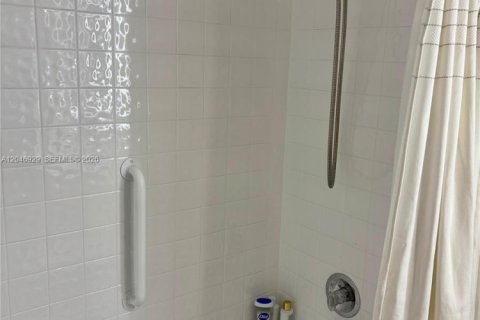 Copropriété à louer à Pembroke Pines, Floride: 2 chambres, 110.74 m2 № 2180040 - photo 20