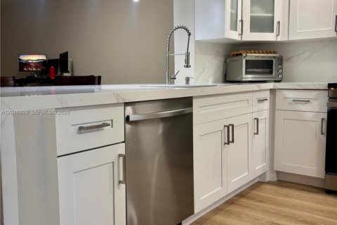 Copropriété à louer à Pembroke Pines, Floride: 2 chambres, 110.74 m2 № 2180040 - photo 5