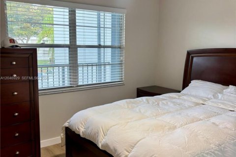 Copropriété à louer à Pembroke Pines, Floride: 2 chambres, 110.74 m2 № 2180040 - photo 15