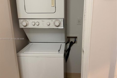 Apartamento en alquiler en Miami, Florida, 1 dormitorio, 74.04 m2 № 2055495 - foto 6