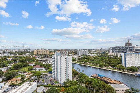 Condo in Miami, Florida, 2 bedrooms  № 1727461 - photo 15