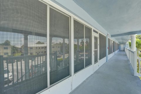Купить кондоминиум в Лайтхаус-Пойнт, Флорида 3 комнаты, 77.11м2, № 2246327 - фото 7