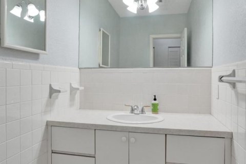 Купить кондоминиум в Лайтхаус-Пойнт, Флорида 3 комнаты, 77.11м2, № 2246327 - фото 27