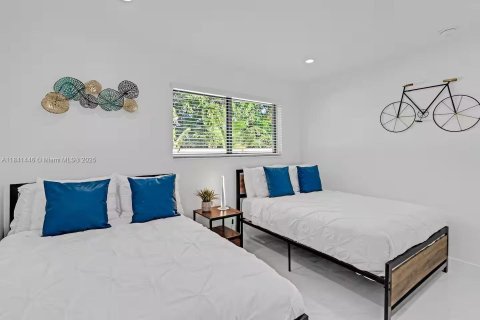 House in Miami, Florida 3 bedrooms, 127.46 sq.m. № 1939660 - photo 2
