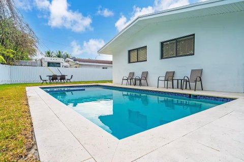 House in Miami, Florida 3 bedrooms, 127.46 sq.m. № 1939660 - photo 6