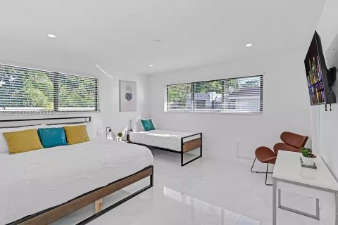 House in Miami, Florida 3 bedrooms, 127.46 sq.m. № 1939660 - photo 17