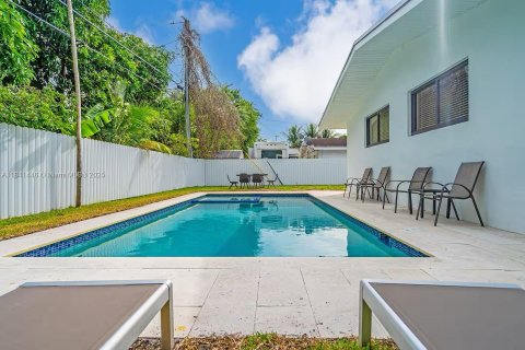 House in Miami, Florida 3 bedrooms, 127.46 sq.m. № 1939660 - photo 3