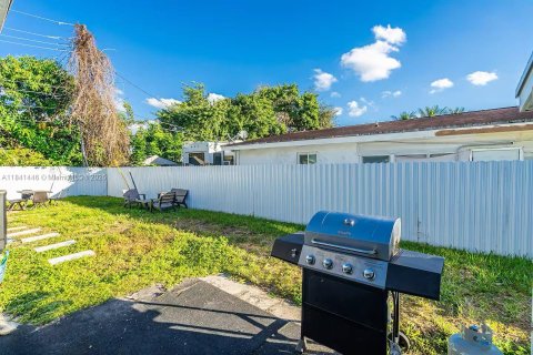 House in Miami, Florida 3 bedrooms, 127.46 sq.m. № 1939660 - photo 8